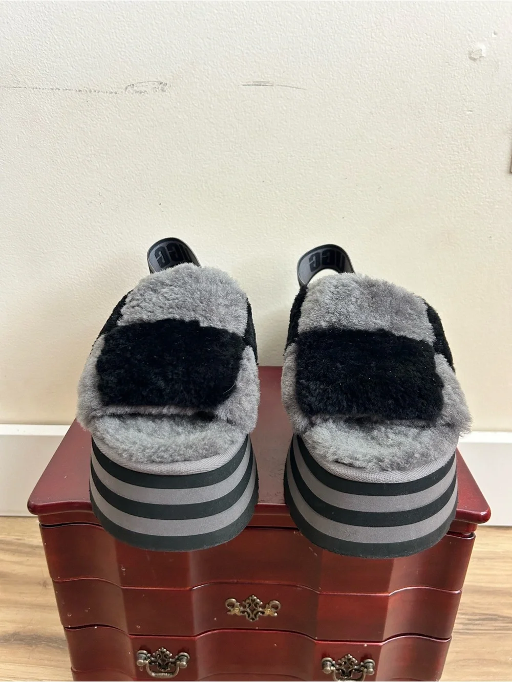 UGG Women’s Disco Checkered Slides Platform Sandals Black and Grey Size 7